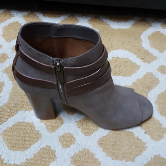 Shoe - Picture 2 of 4